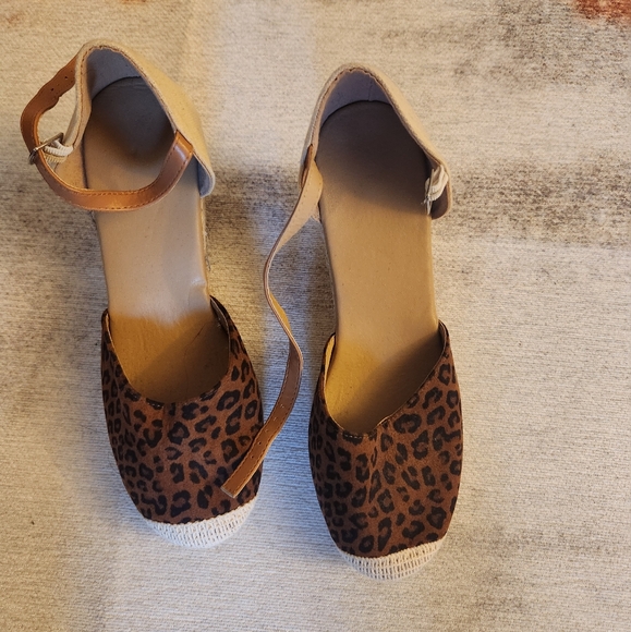 Heels - Picture 2 of 4